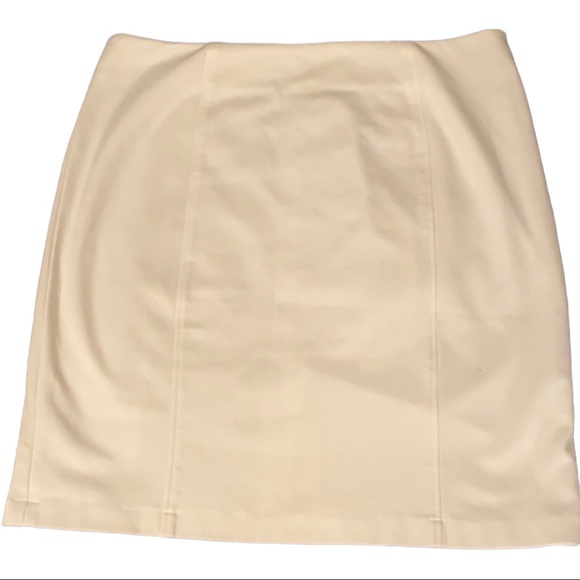 Newport News Dresses & Skirts - Women’s Newport News Skirt 18 White